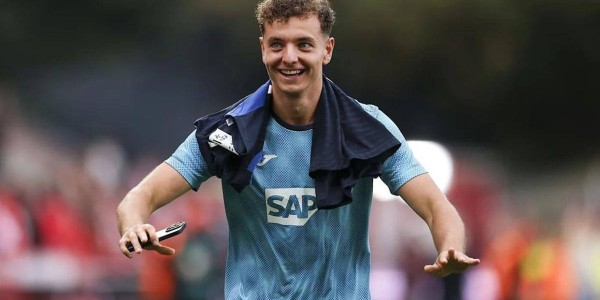 菲斯尼克·阿斯拉尼的续约与逃离条款：一场心照不宣的交易