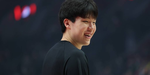 杨瀚森2米16背运过人！乐福：这是天赋 太不可思议了